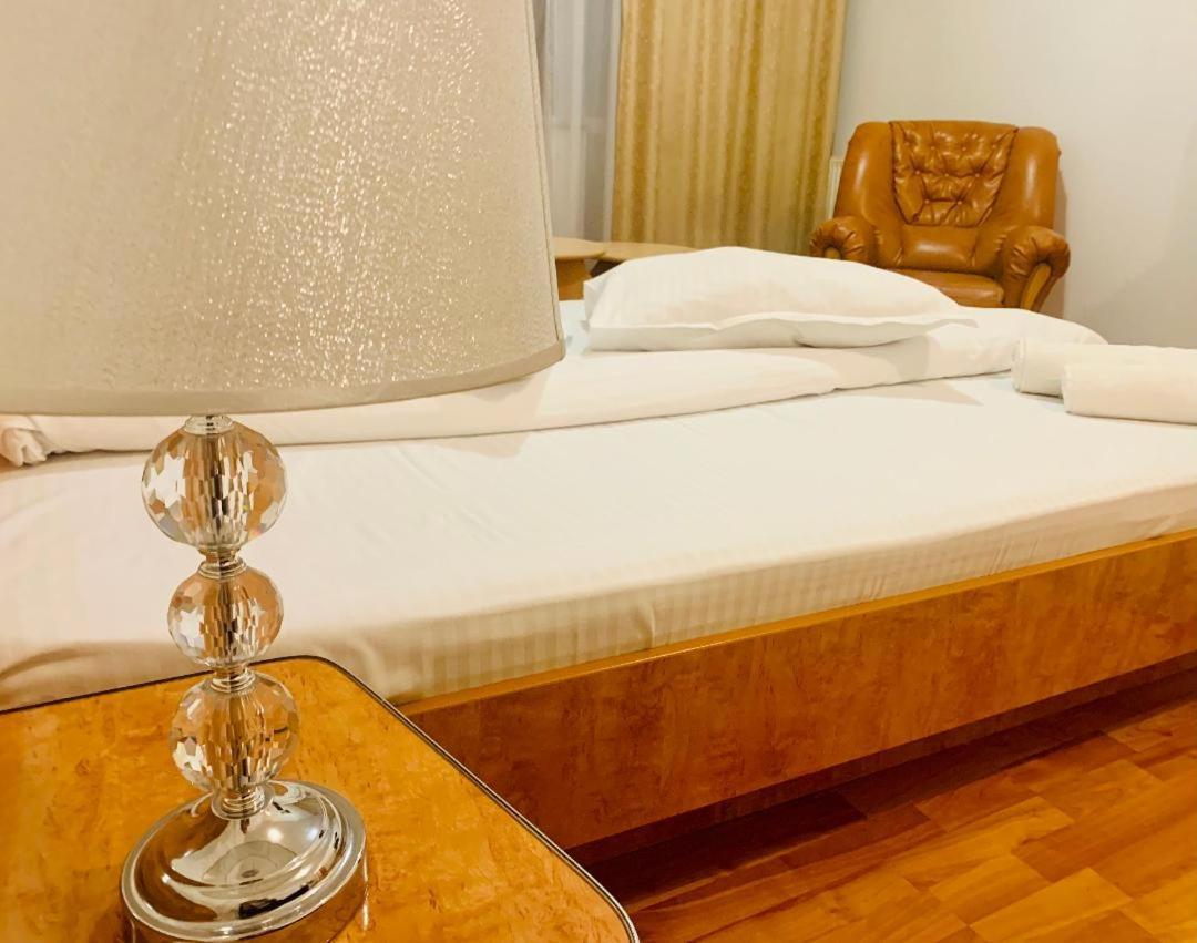 Hotel Green House Craiova Esterno foto