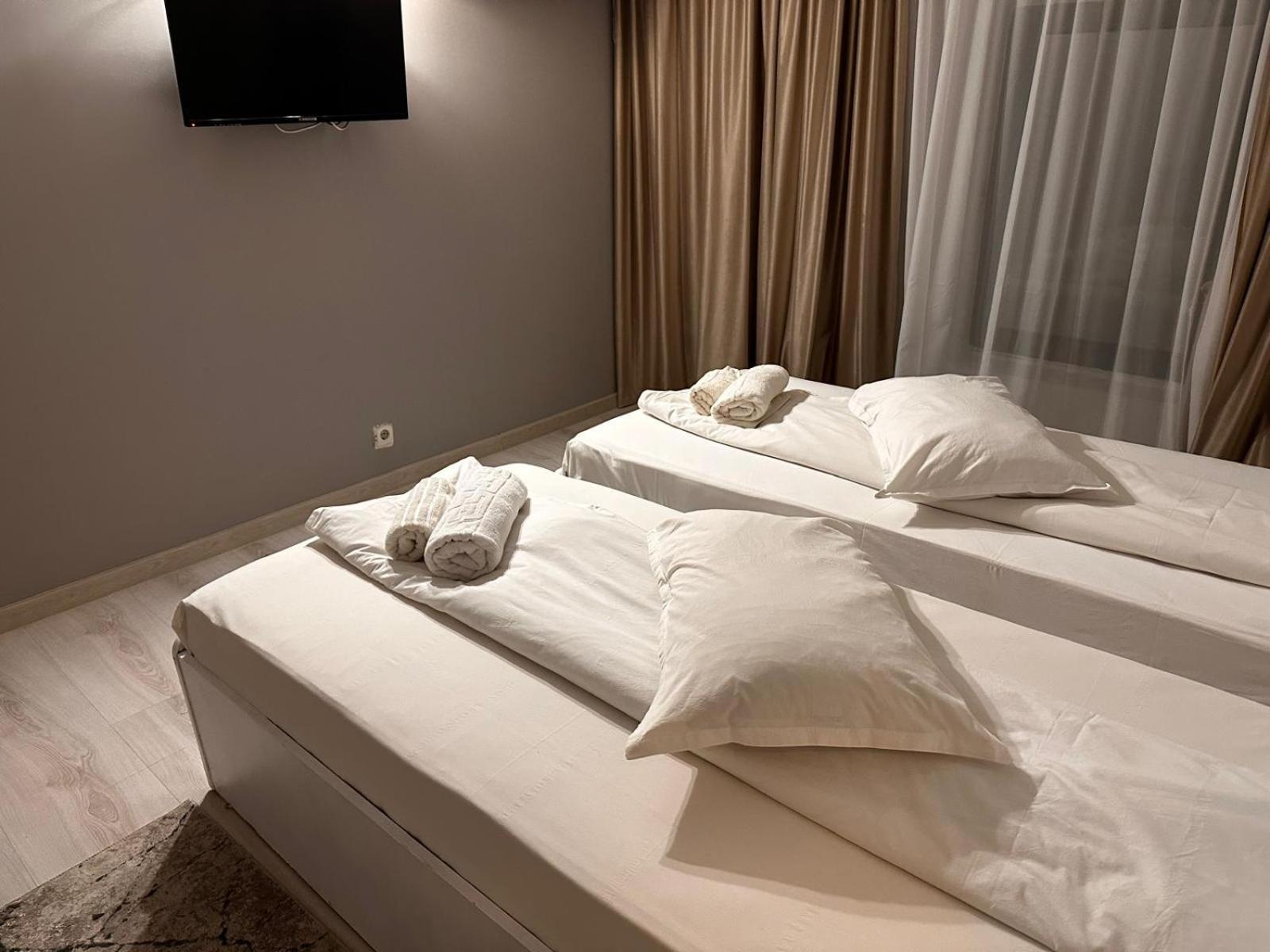 Hotel Green House Craiova Esterno foto