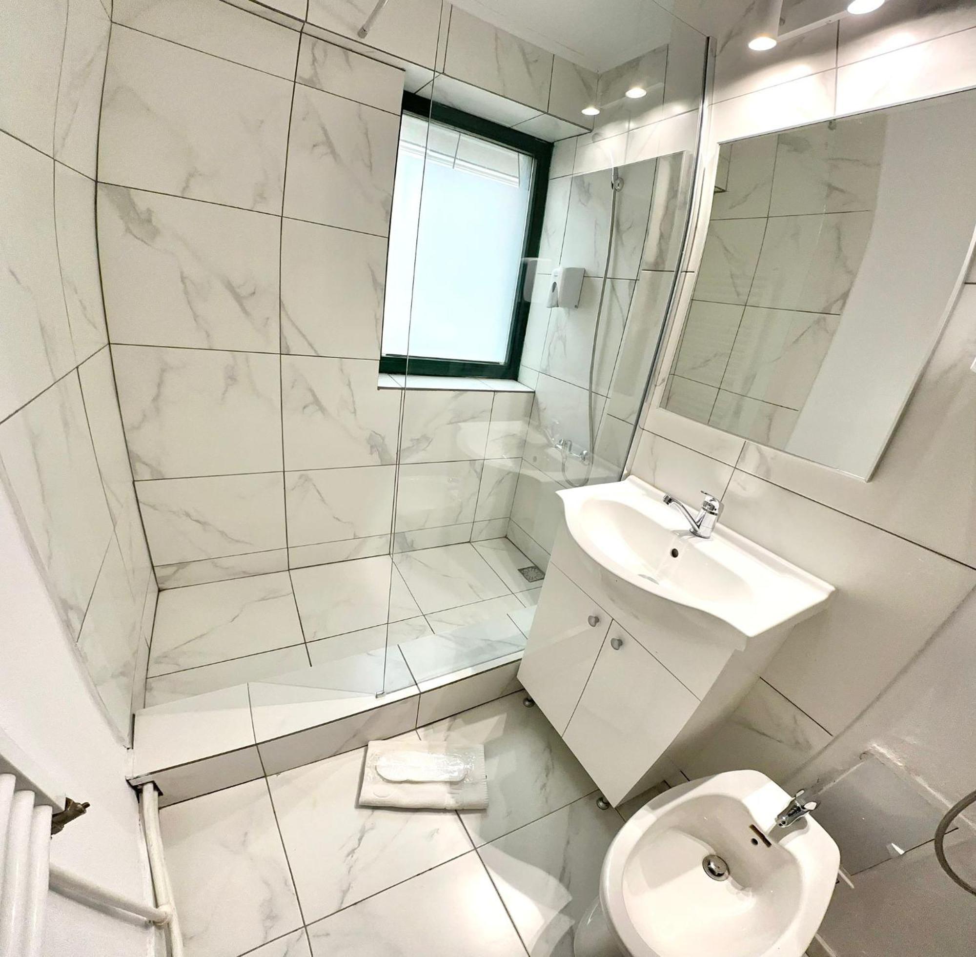 Hotel Green House Craiova Esterno foto
