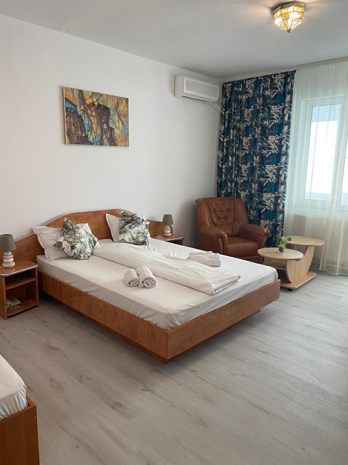 Hotel Green House Craiova Esterno foto