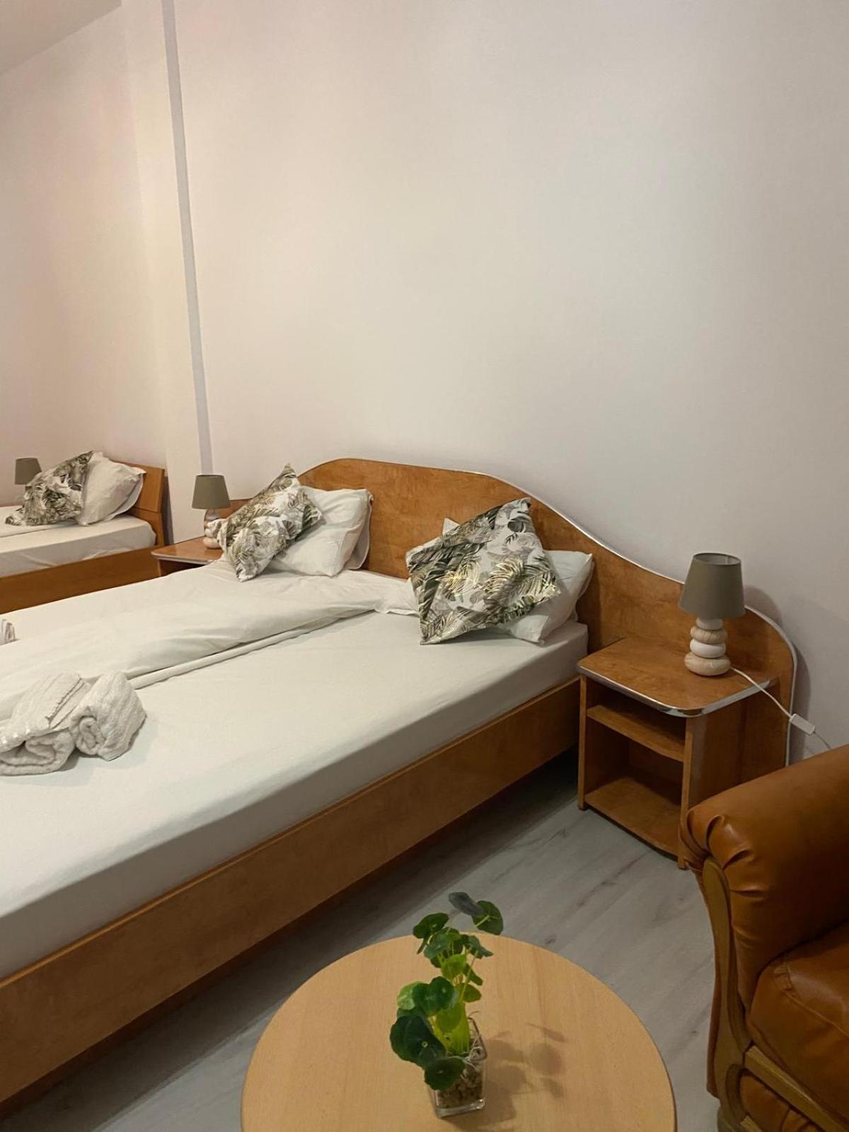Hotel Green House Craiova Esterno foto