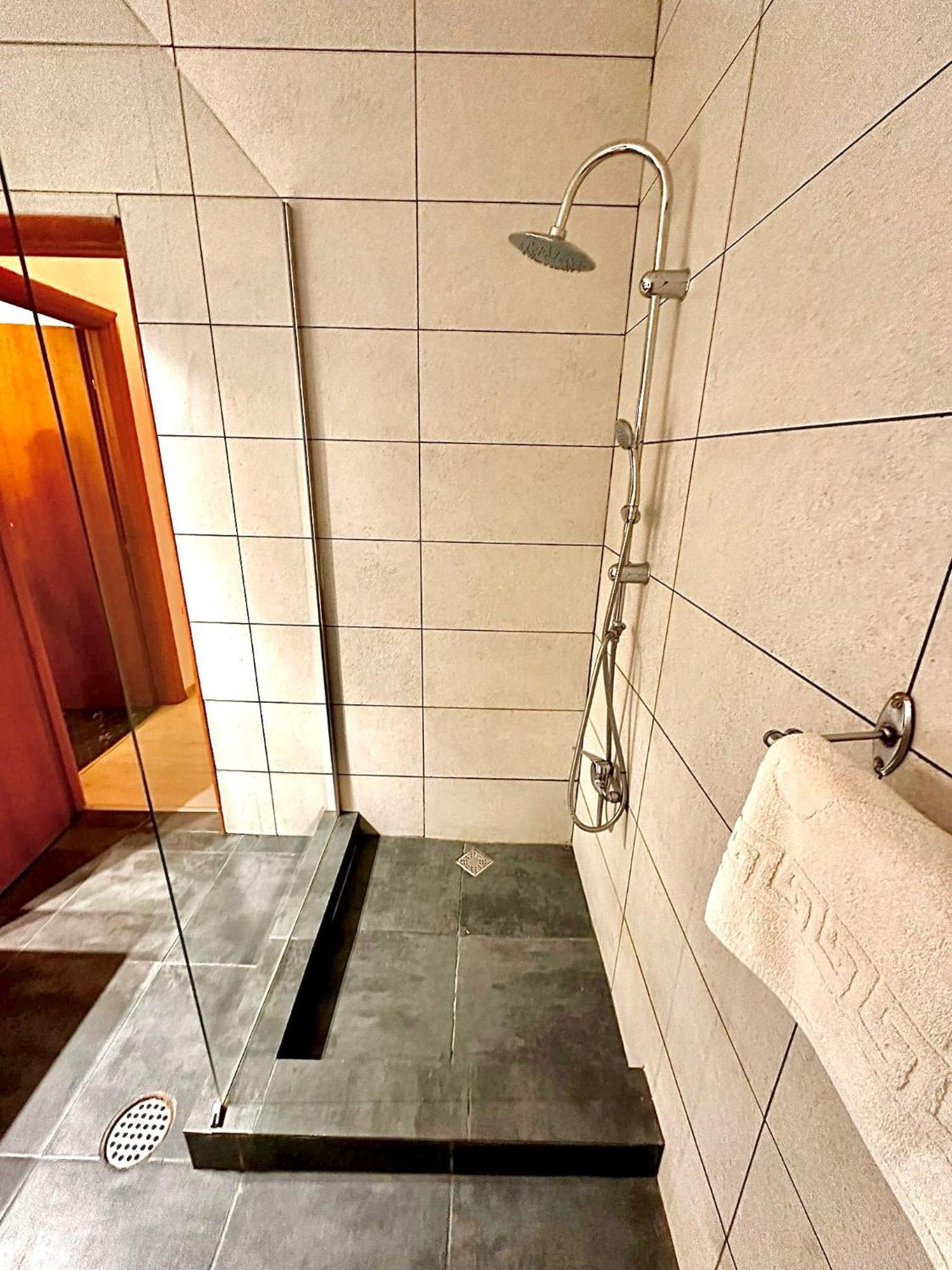 Hotel Green House Craiova Esterno foto