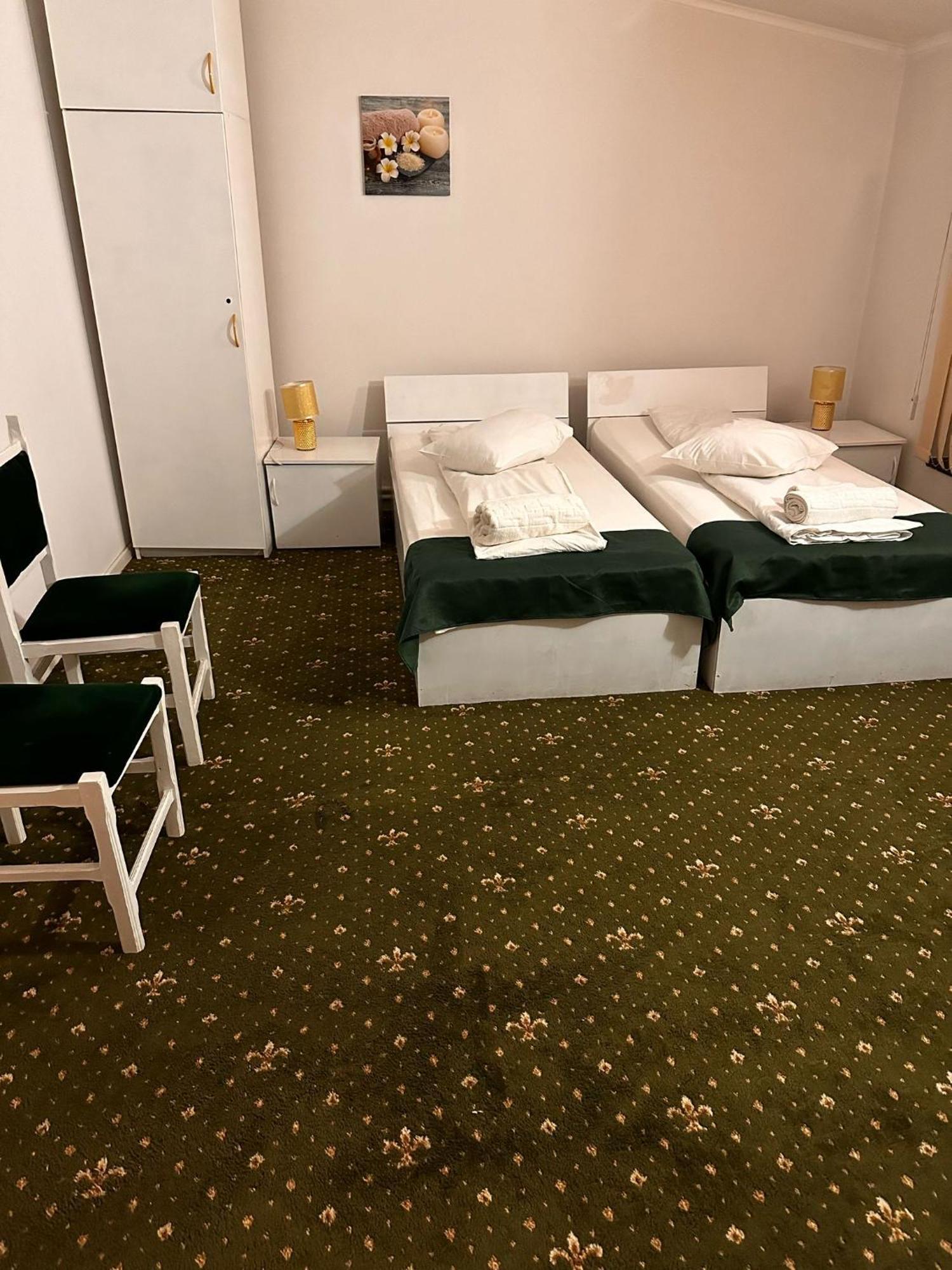 Hotel Green House Craiova Esterno foto