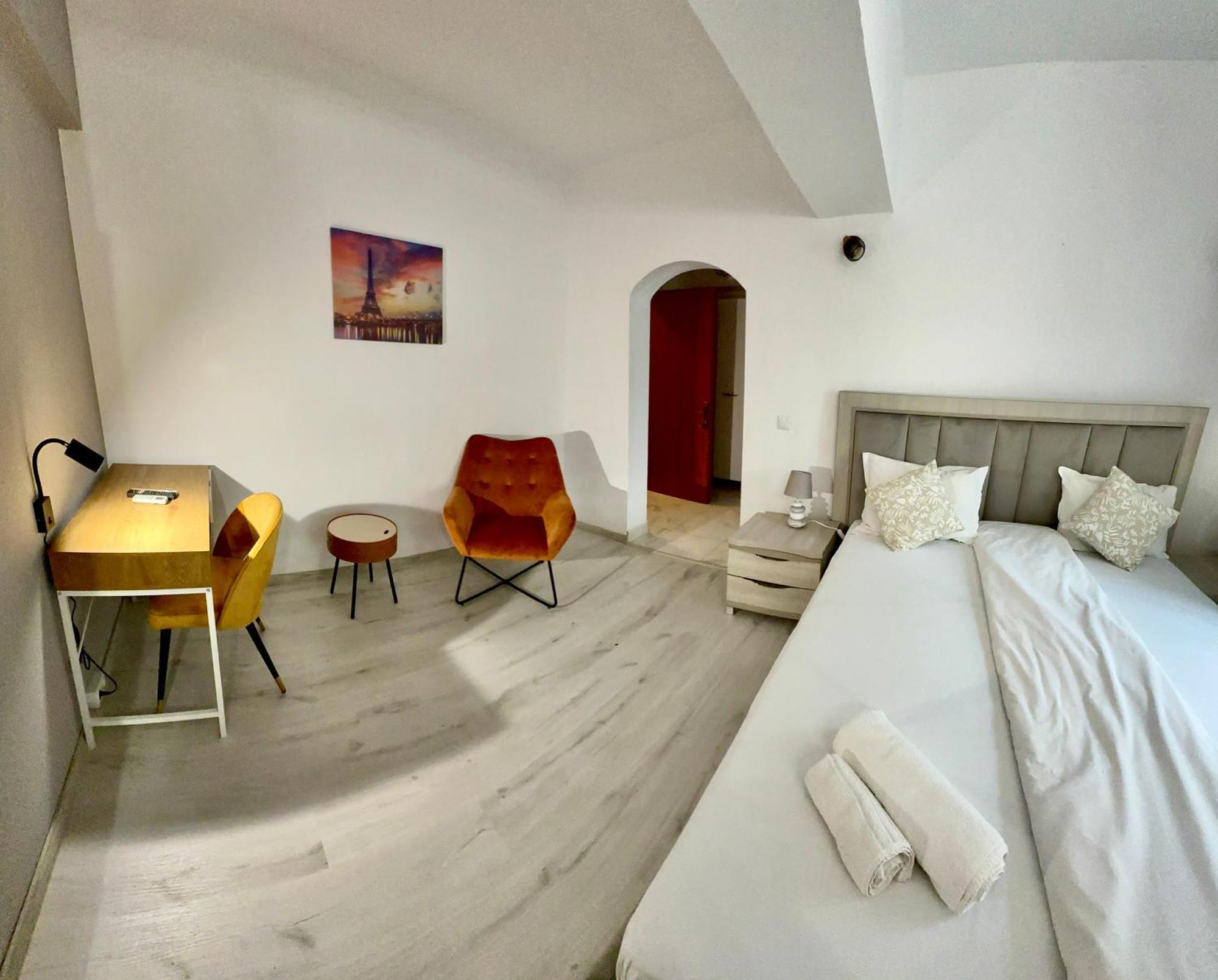 Hotel Green House Craiova Esterno foto