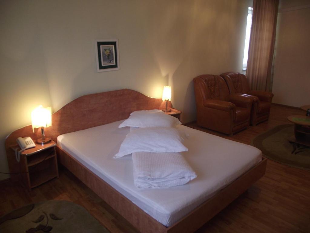Hotel Green House Craiova Esterno foto